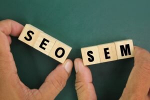 Perbedaan SEO dan SEM: Mana yang Cocok untuk Bisnismu? (Apa mungkin Dua-duanya!)